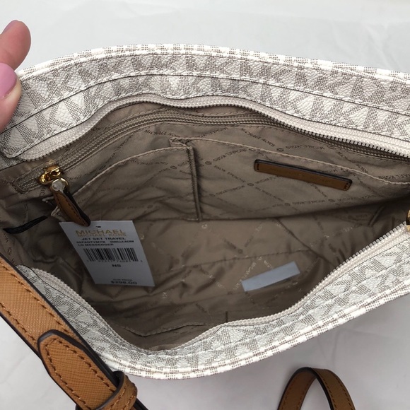 NWT Michael Kors large messenger crossbody - Picture 7 of 8